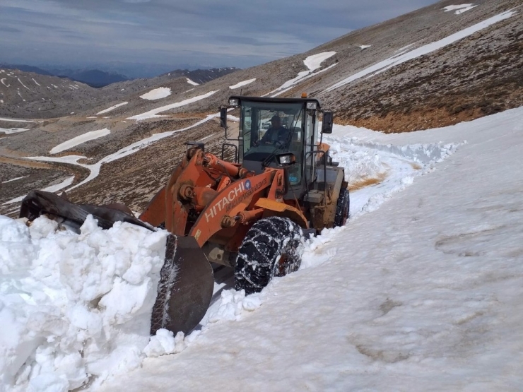 Karla Kaplı Göktepe Yayla Yolu Açılıyor