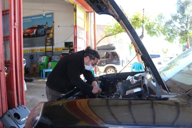 Siirt’te Korona Virüs Oto Sanayi Dükkanlarını Da Vurdu