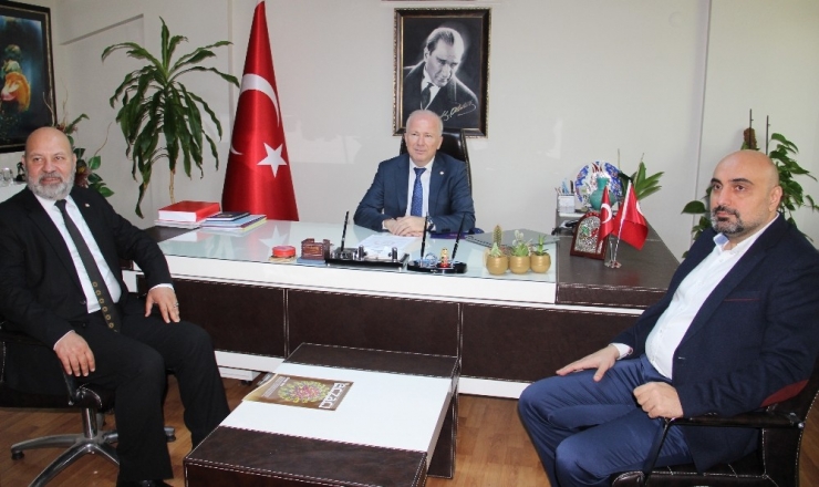 Eczacılar, “Hastalıkta Sağlıkta Eczacınız Yanınızda” Sloganı İle Günlerini Kutladı