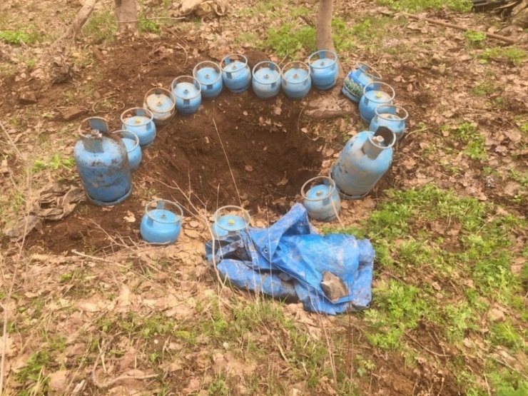 Teröristlerin Kullandığı 8 Katlı Sığınak İmha Edildi, Silah Ve Mühimmat Ele Geçirildi