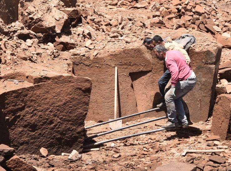Ramazan Ayında Ekmeklerini Taştan Çıkarıyorlar