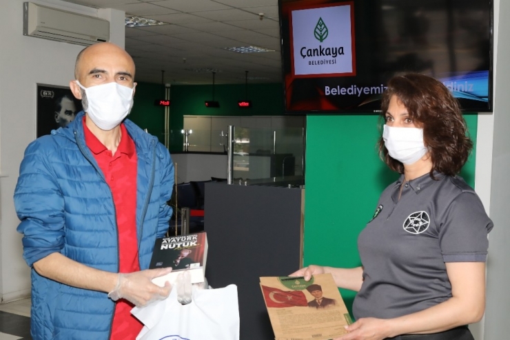 Çankaya Belediyesinden Vatandaşlara Nutuk Hediyesi