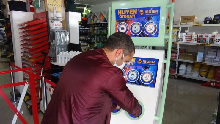 Yerli Ve Milli Sermaye İle Üretilen Akıllı Dezenfektan Otomatına Büyük İlgi