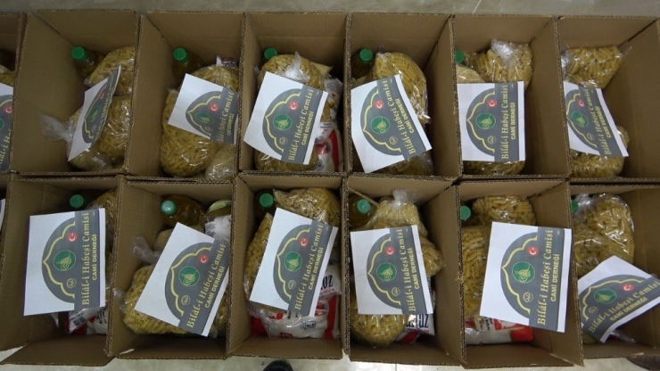 İmamlar Ve Hayırsever Vatandaşlar Yan Yana Gelip ’Yalnız Değilsiniz’ Dedi