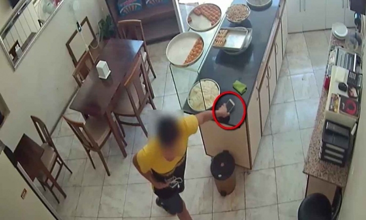 Tezgahta Unutulan Telefonlar Hırsızların Hedefi Oldu