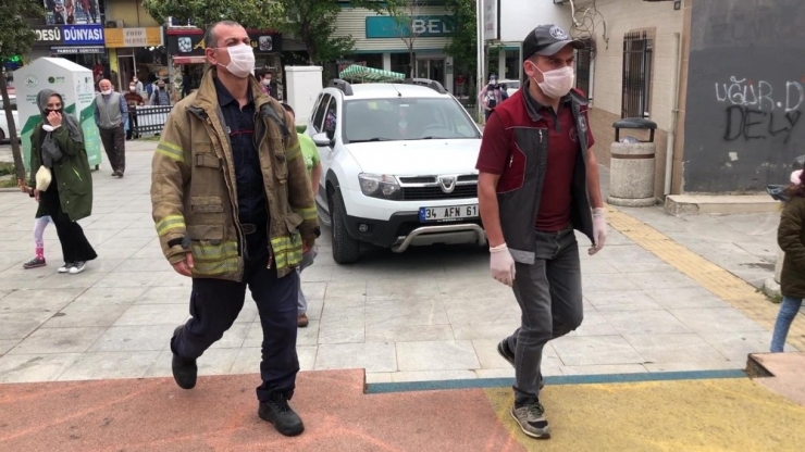 Ağaçtan Düşen Yavru Karga İçin Belediye Ekipleri Seferber Oldu