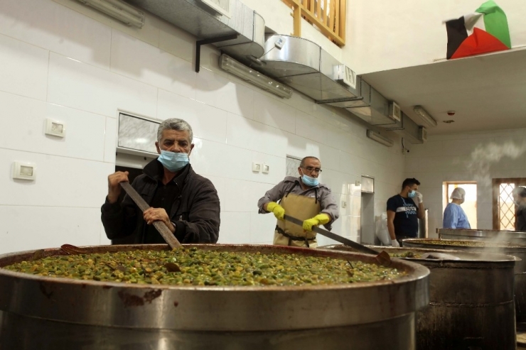 El Halil’deki Tarihi İbrahim Tekkesi, Ramazan Ayında Yoksulları Yalnız Bırakmadı