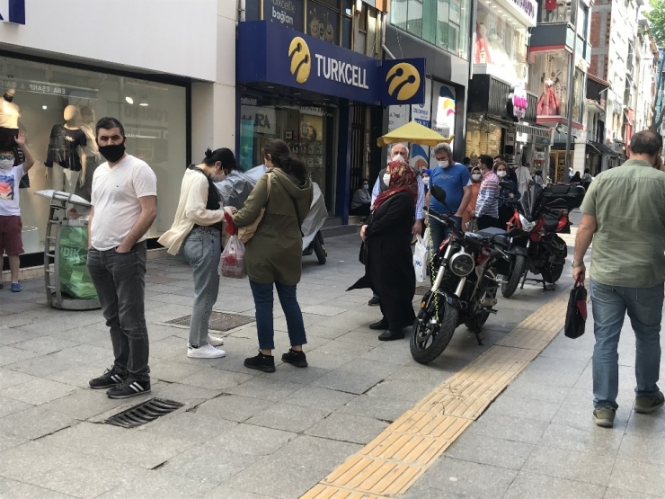 Mağaza İndirimi Korona Dinlemedi