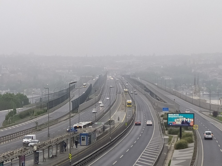 İstanbullular Güne Sisle Uyandı