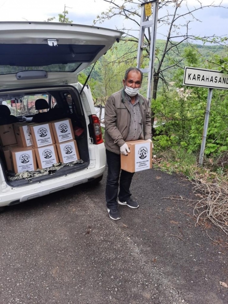 Mahalle Derneğinden İhtiyaç Sahiplerine Yardım Kolisi