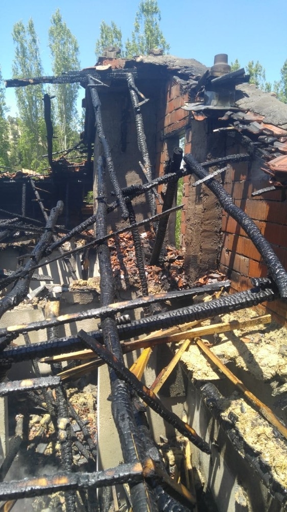 Karaman’da Ev Yangını