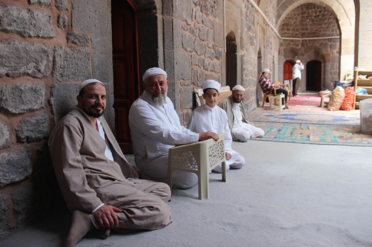 Evde İtikaf Yapılabilir