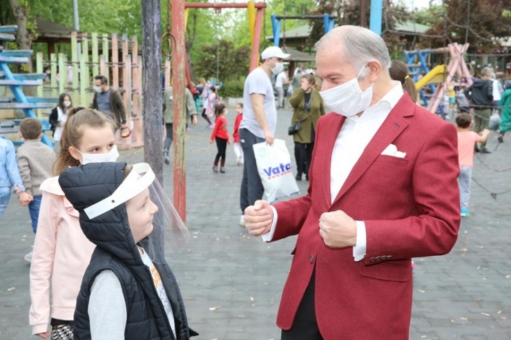 Bayrampaşa’da Parklar Bayram Yerine Döndü
