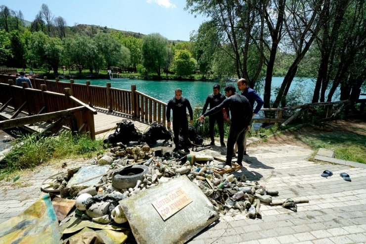 Göletten Balık Yerine Çöp Çıktı