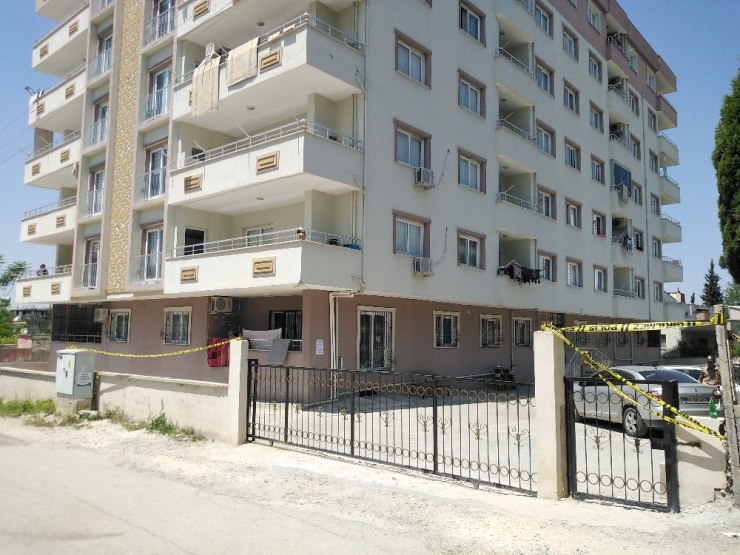 Karantina Apartmanına Su Ve Pide Desteği
