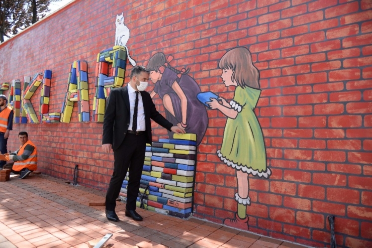 Pursaklar’da Okul Duvarlarına Renkli Dokunuş