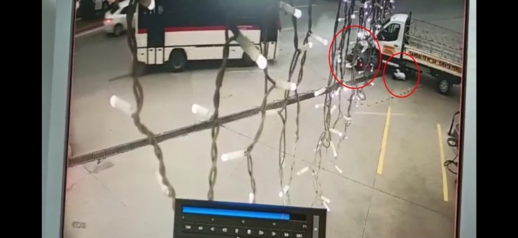 Motosikletli Gençlerin Kaza Anı Kamerada