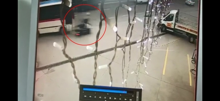 Motosikletli Gençlerin Kaza Anı Kamerada