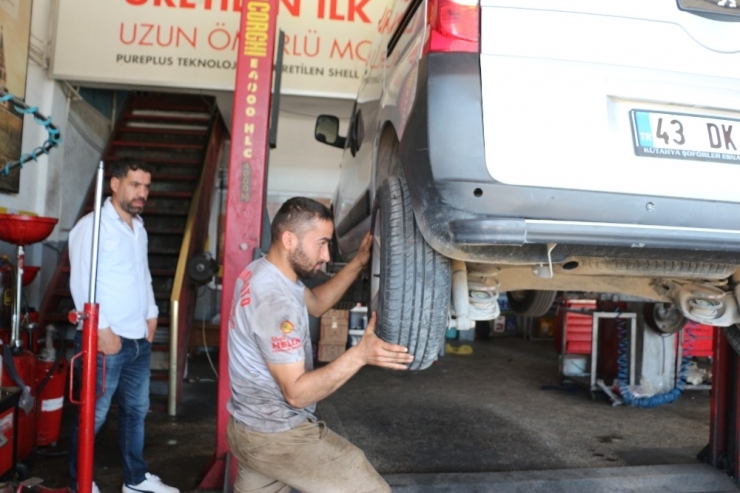 Siirt’te Korona Virüs Oto Sanayi Dükkanlarını Da Vurdu