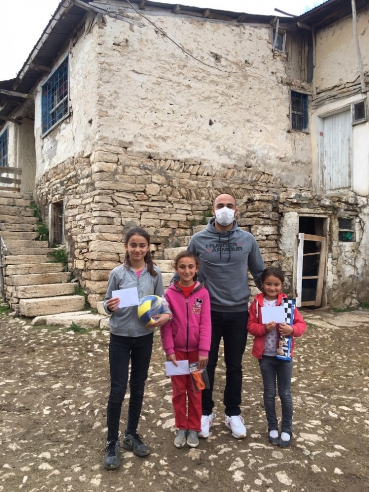 Öğrencilerden Sağlık Çalışanlarına Mektup