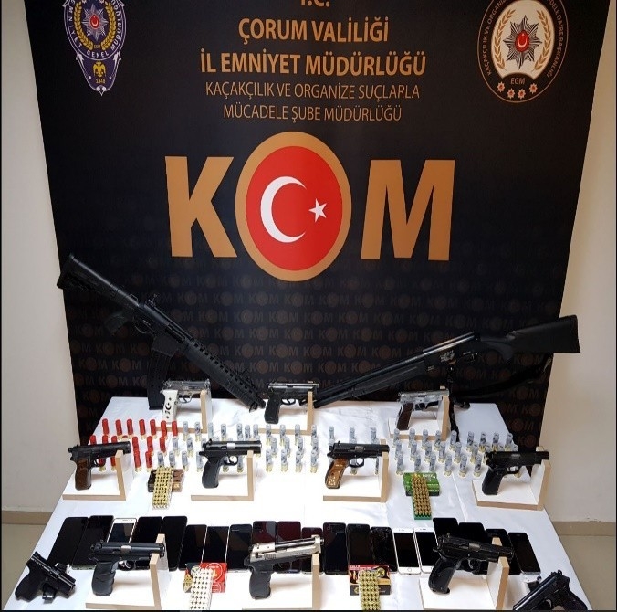 Emniyet Suç Örgütüne Yönelik Operasyonun Görüntülerini Paylaştı