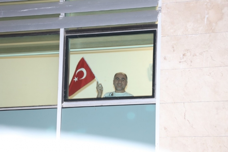 Nevşehir’de Yurtta Karantinada Kalan Vatandaşlar İçin Konser Düzenlendi